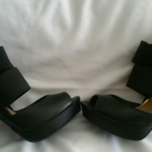 Heels - Picture 3 of 5